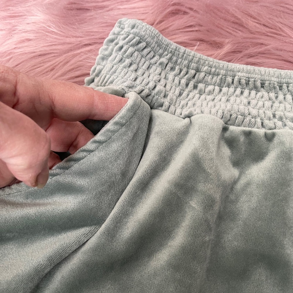Alya Velour Shorts & True Lace Bralette - Picture 6 of 14